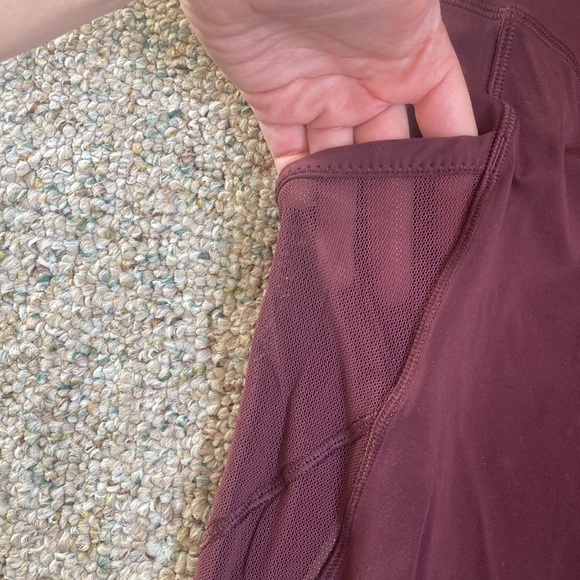 Lululemon Maroon Crop with Mesh pockets - Picture 4 of 5